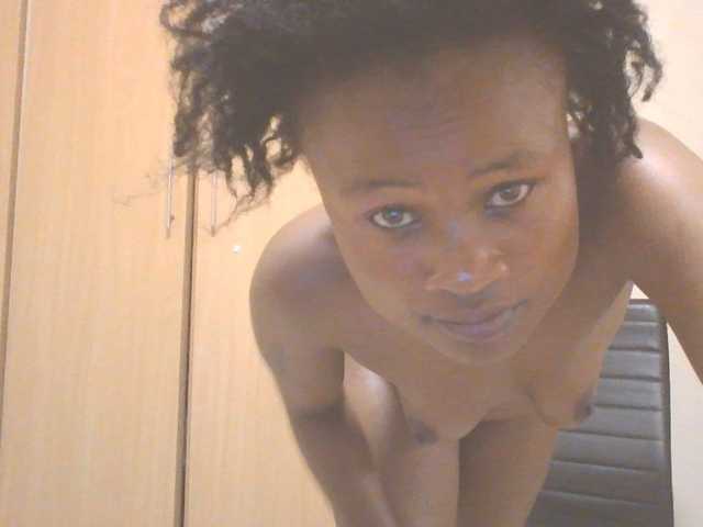 QueenIvy35 live cam preview