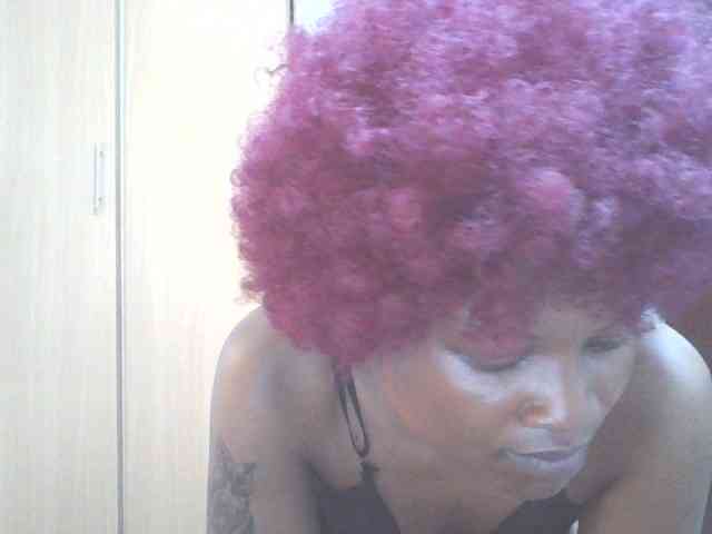 QueenIvy35 webcam