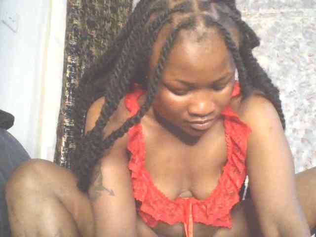 QueenIvy35 webcam