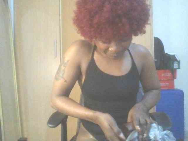 QueenIvy35 webcam