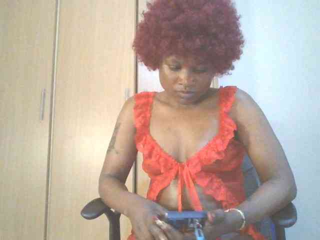 QueenIvy35 webcam