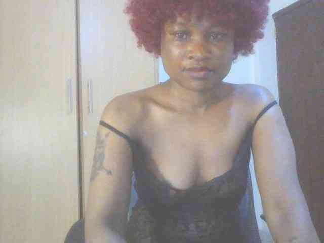 QueenIvy35 webcam