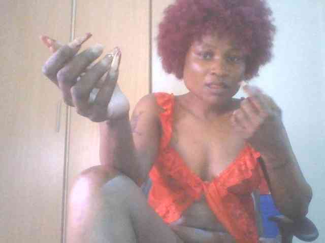 QueenIvy35 webcam
