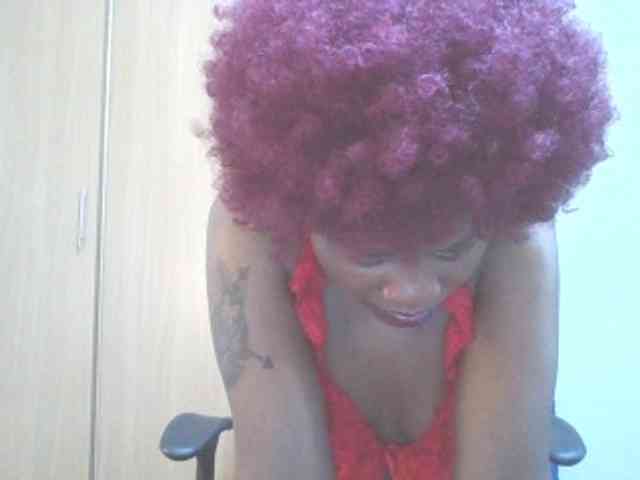 QueenIvy35 webcam