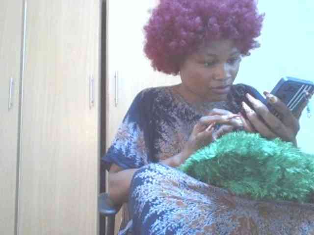 QueenIvy35 webcam