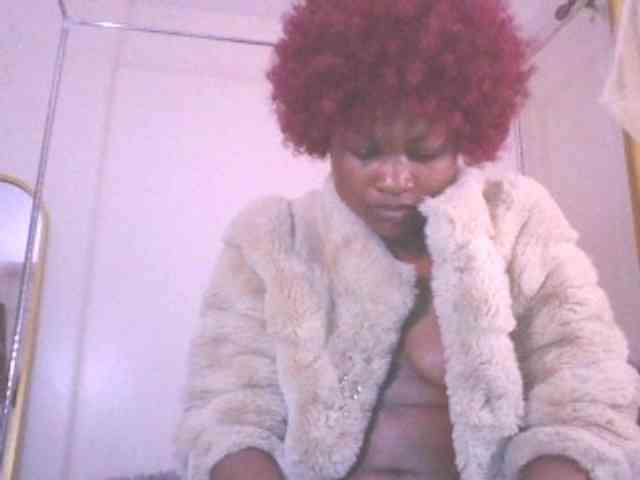 QueenIvy35 webcam