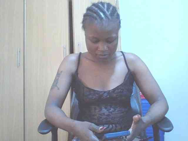 QueenIvy35 webcam