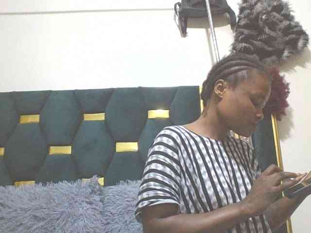 QueenIvy35 Sex Cam Show