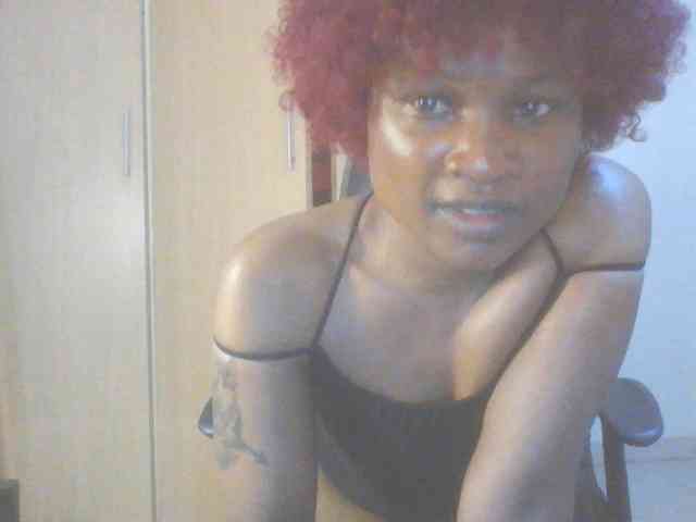 QueenIvy35 webcam