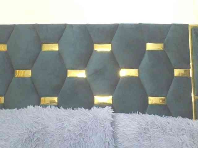 QueenIvy35 webcam