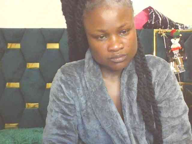 QueenIvy35 webcam