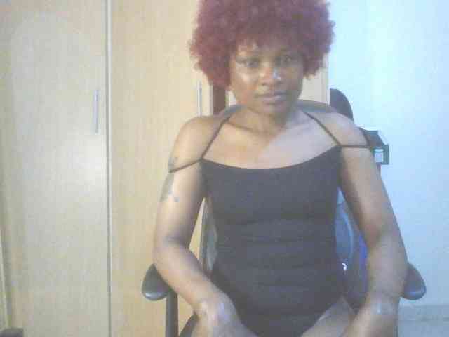 QueenIvy35 webcam