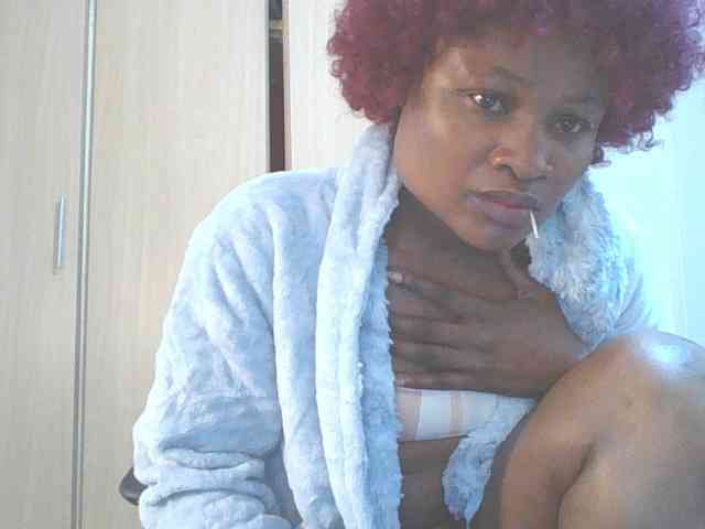 QueenIvy35 webcam