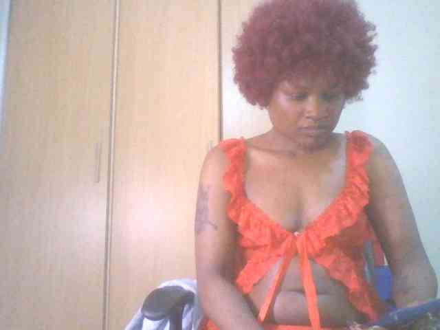QueenIvy35 webcam