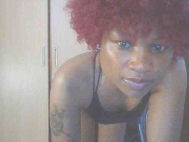 QueenIvy35 webcam