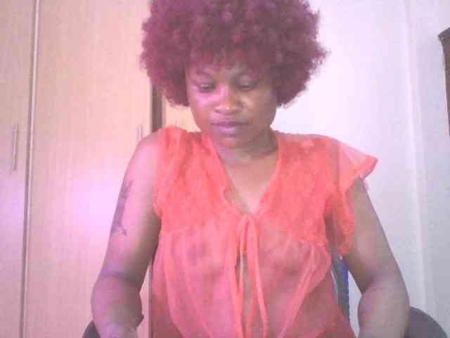 QueenIvy35 webcam