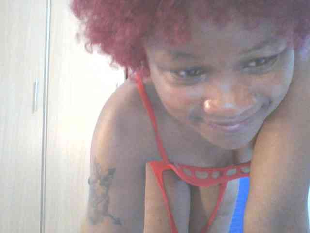 QueenIvy35 webcam