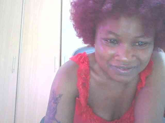 QueenIvy35 webcam