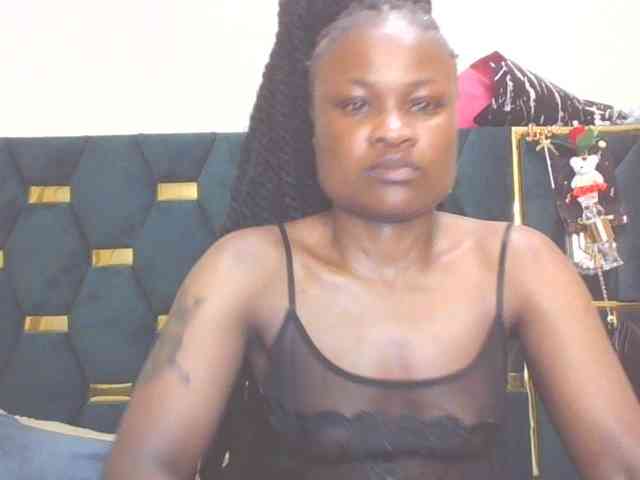 QueenIvy35 webcam