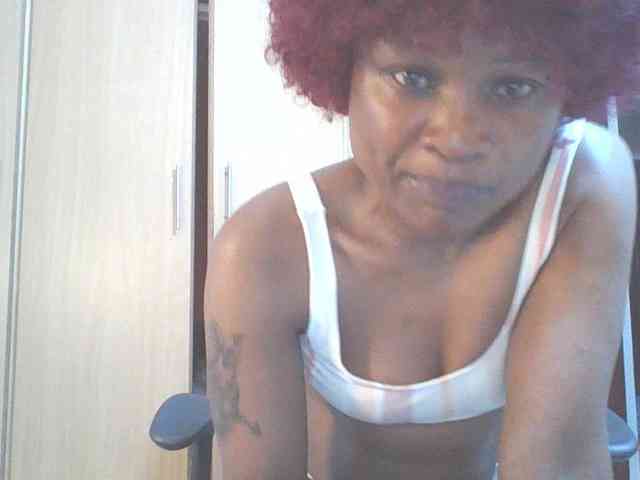 QueenIvy35 webcam