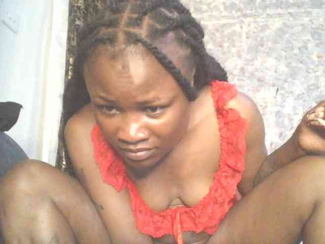 QueenIvy35 webcam