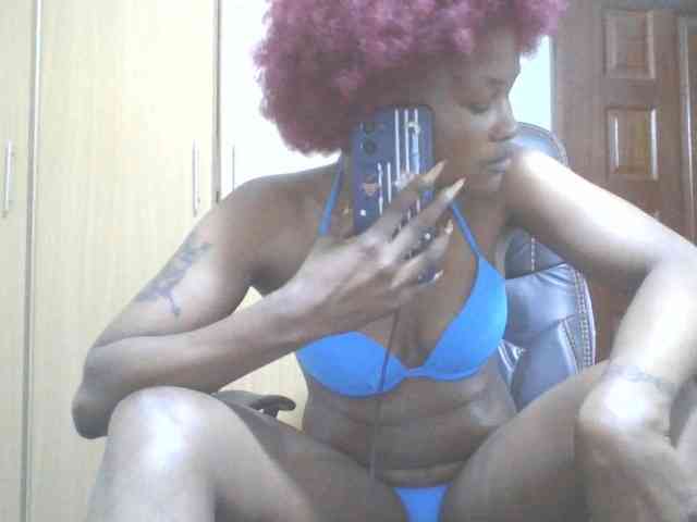 QueenIvy35 webcam