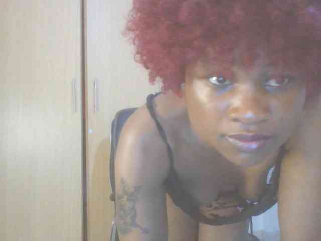 QueenIvy35 webcam