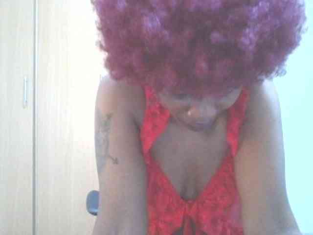 QueenIvy35 webcam