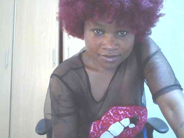 QueenIvy35 webcam