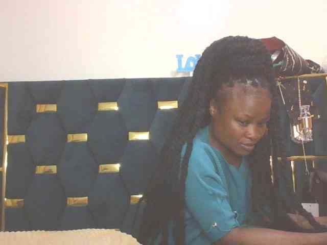 QueenIvy35 webcam