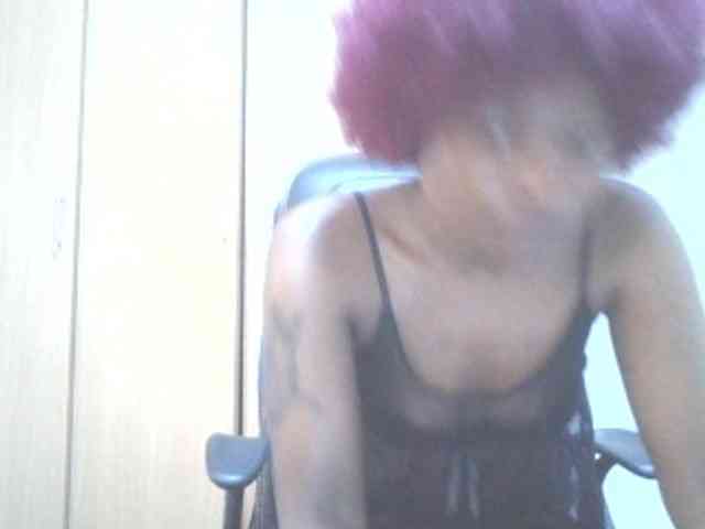 QueenIvy35 webcam