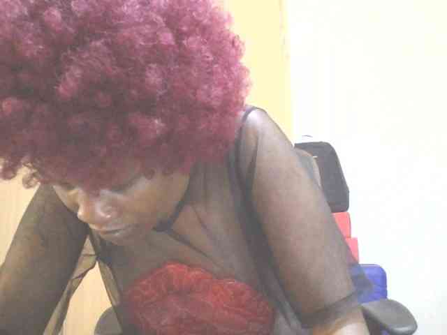 QueenIvy35 webcam