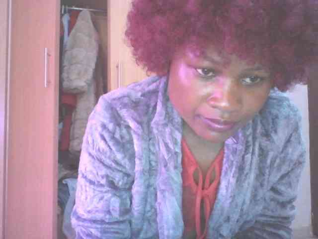 QueenIvy35 webcam