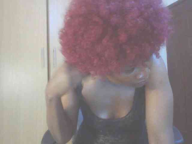 QueenIvy35 webcam