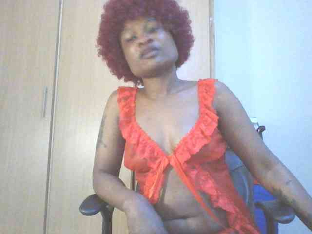 QueenIvy35 webcam