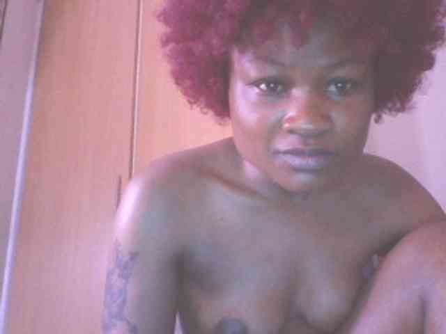 QueenIvy35 webcam