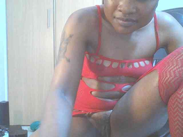 QueenIvy35 webcam