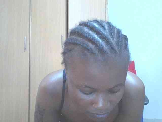 QueenIvy35 webcam