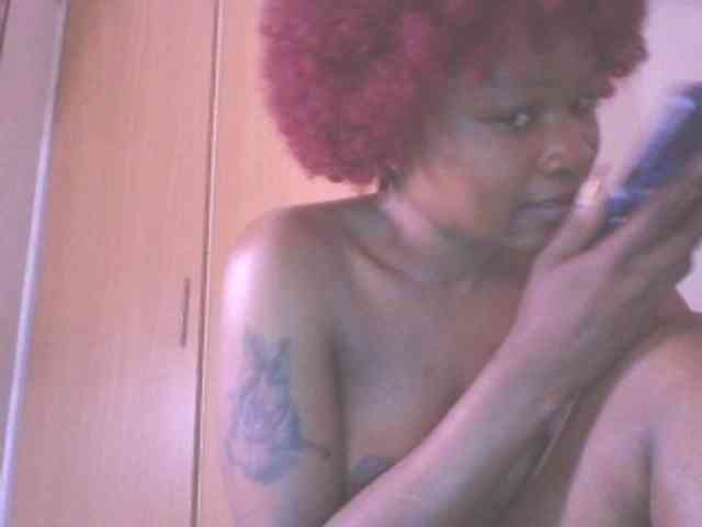 QueenIvy35 webcam