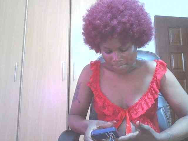 QueenIvy35 webcam