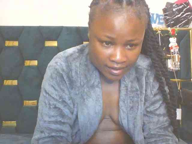 QueenIvy35 webcam