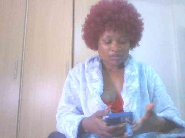 QueenIvy35 webcam