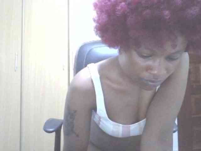 QueenIvy35 webcam