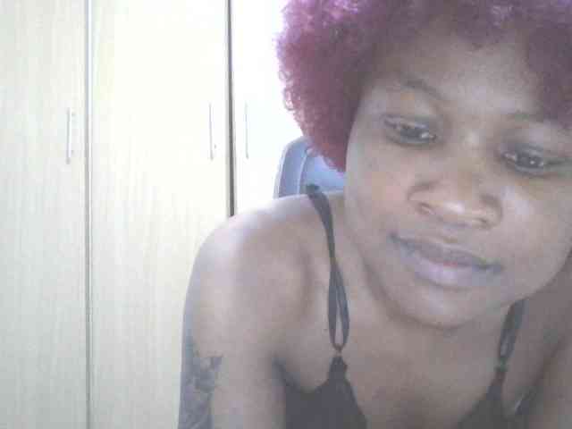 QueenIvy35 webcam