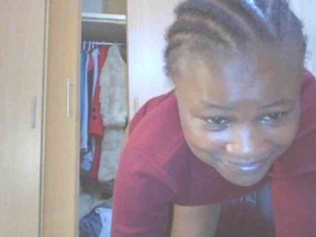 QueenIvy35 webcam