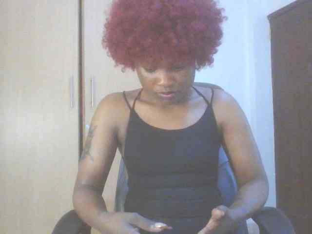QueenIvy35 webcam