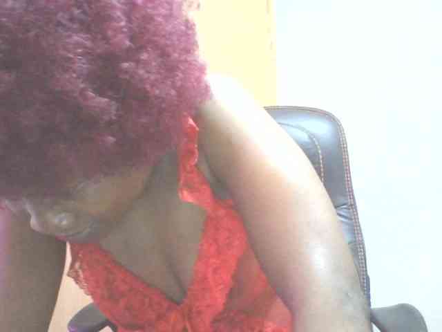 QueenIvy35 webcam