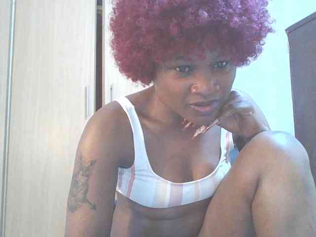QueenIvy35 webcam