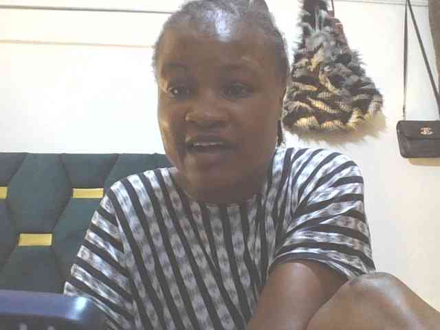QueenIvy35 webcam