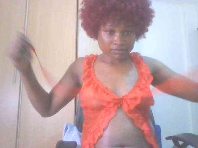 QueenIvy35 webcam